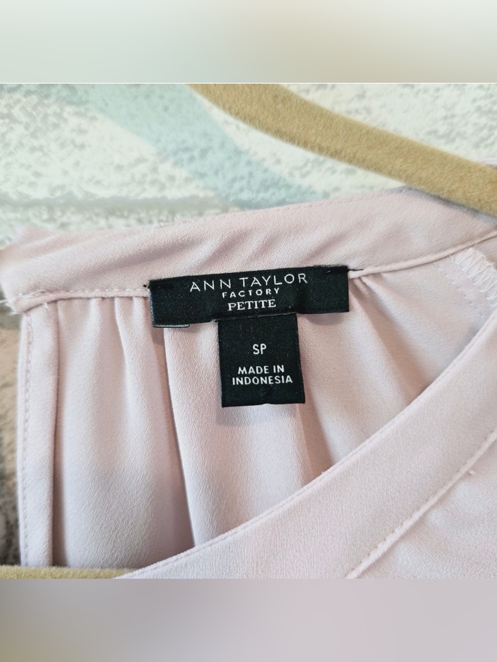 Ann Taylor Blush Pink Long Sleeve Pleated Blouse size SMALL PETITE - Picture 5 of 5